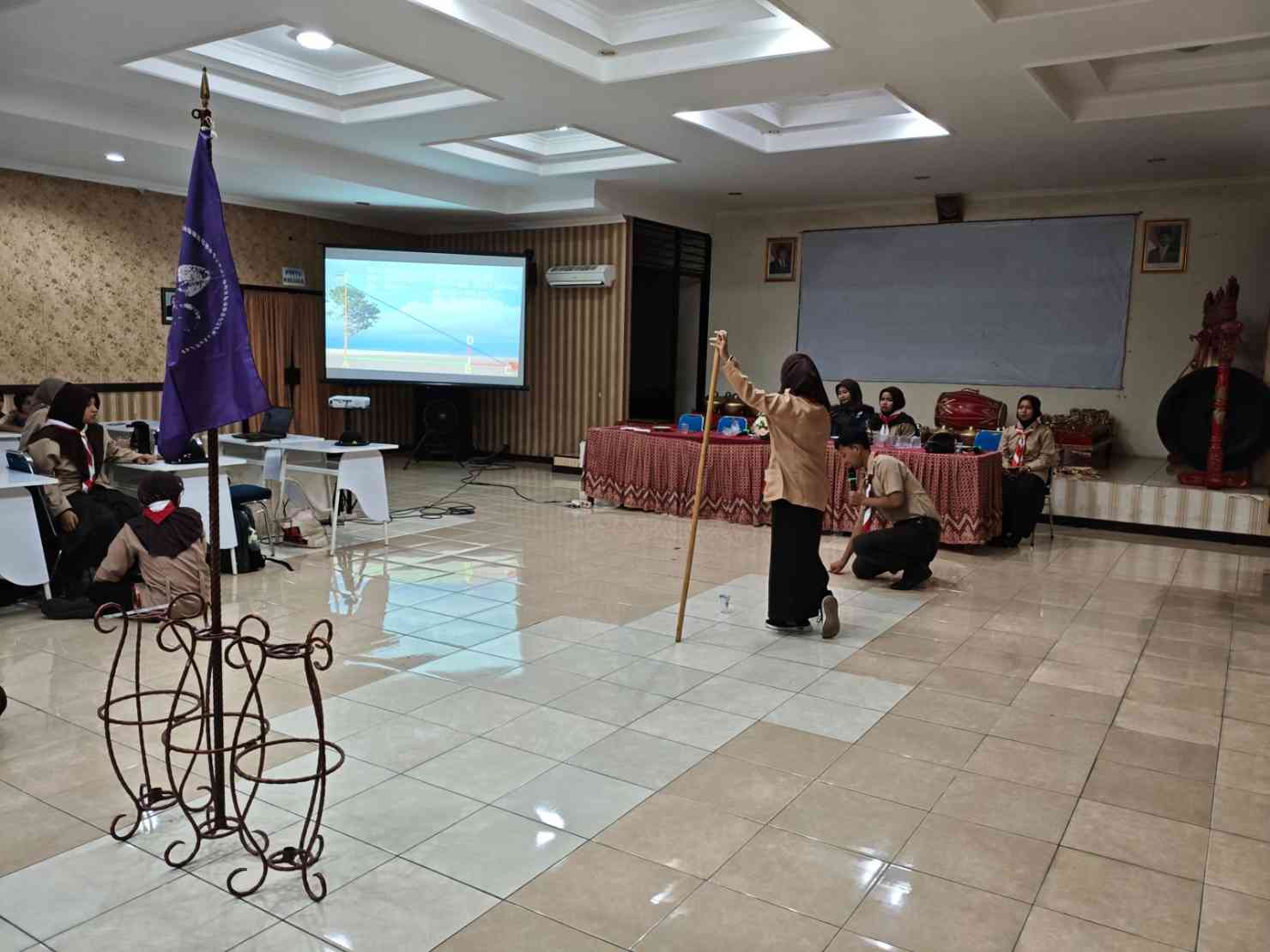 Praktik Materi Ruangan 